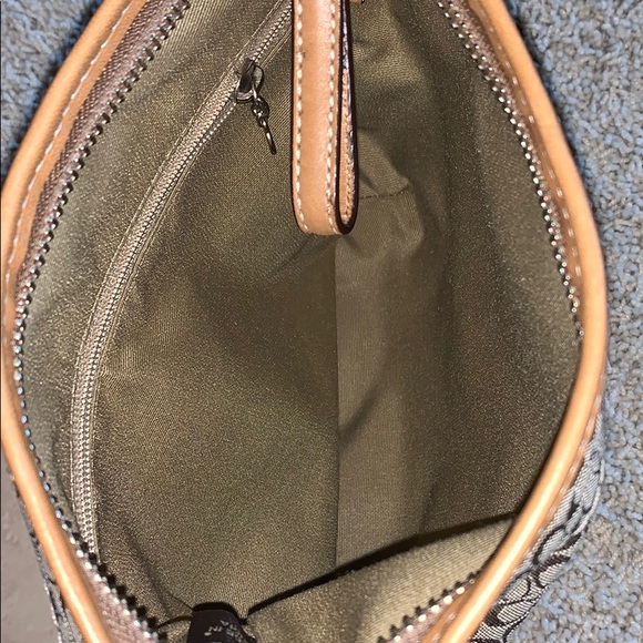 ~Coach Cross Body Bag~ - Picture 4 of 5